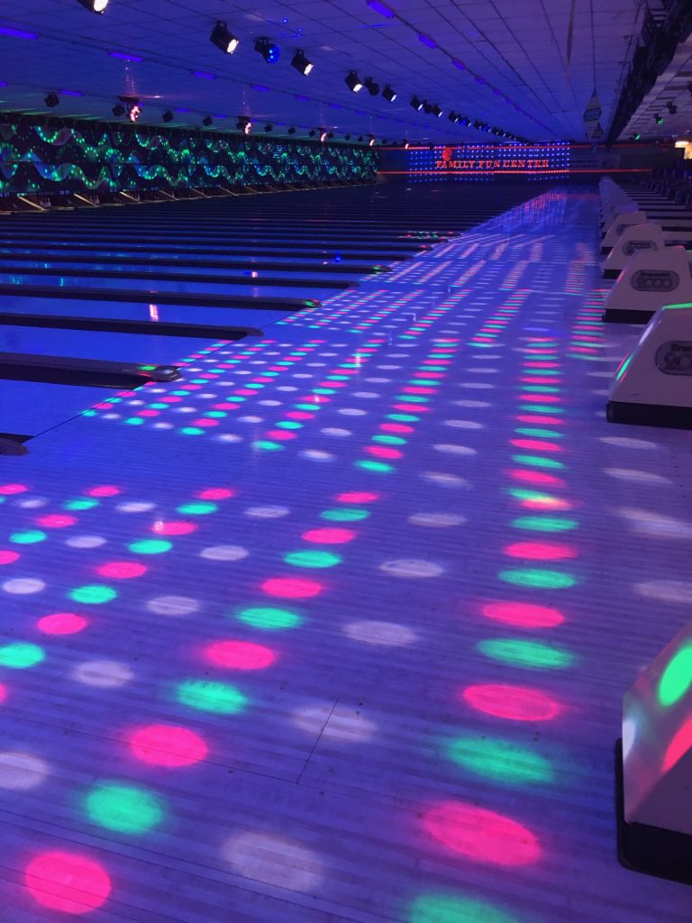 glow in the dark bowling at bowlero